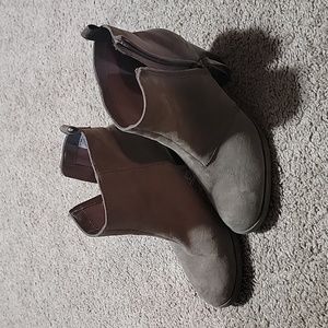 Old Navy heeled bootie, size 8 grey